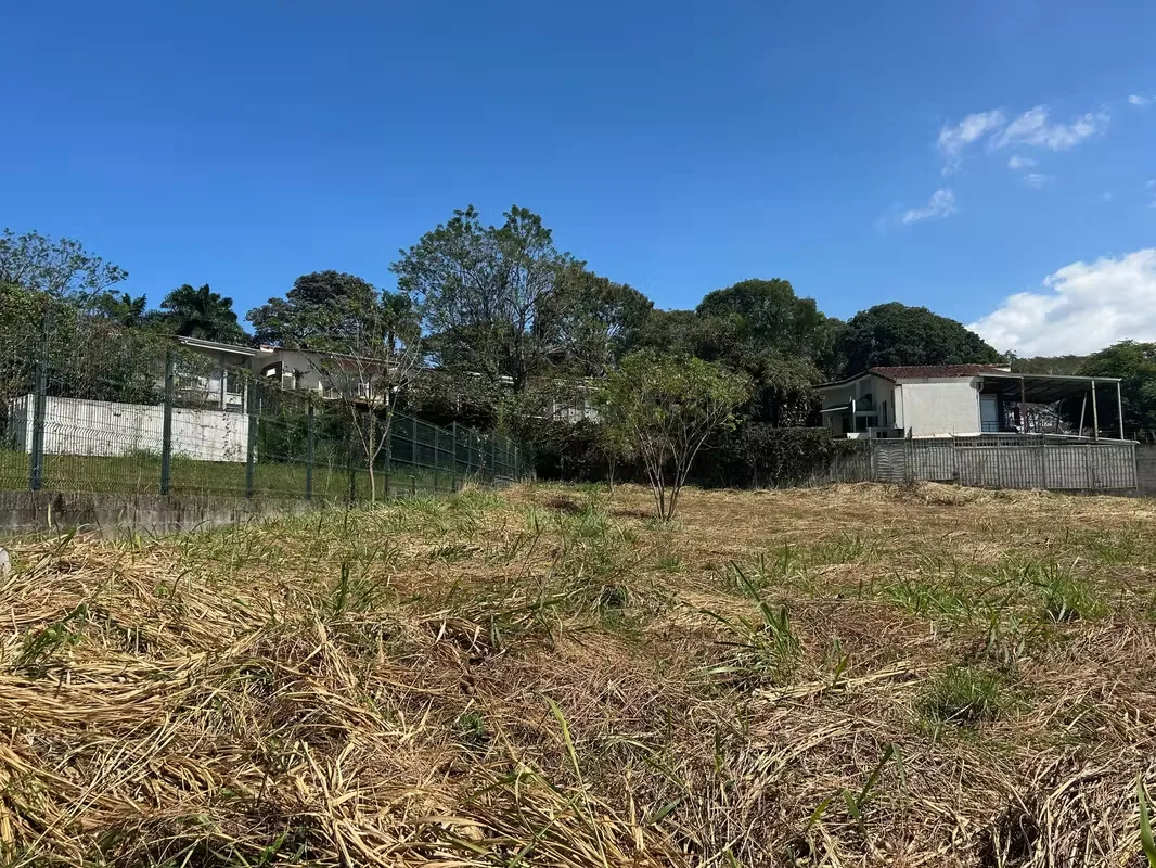 Lot for Sale, 1,621 m² near radial Santa Ana