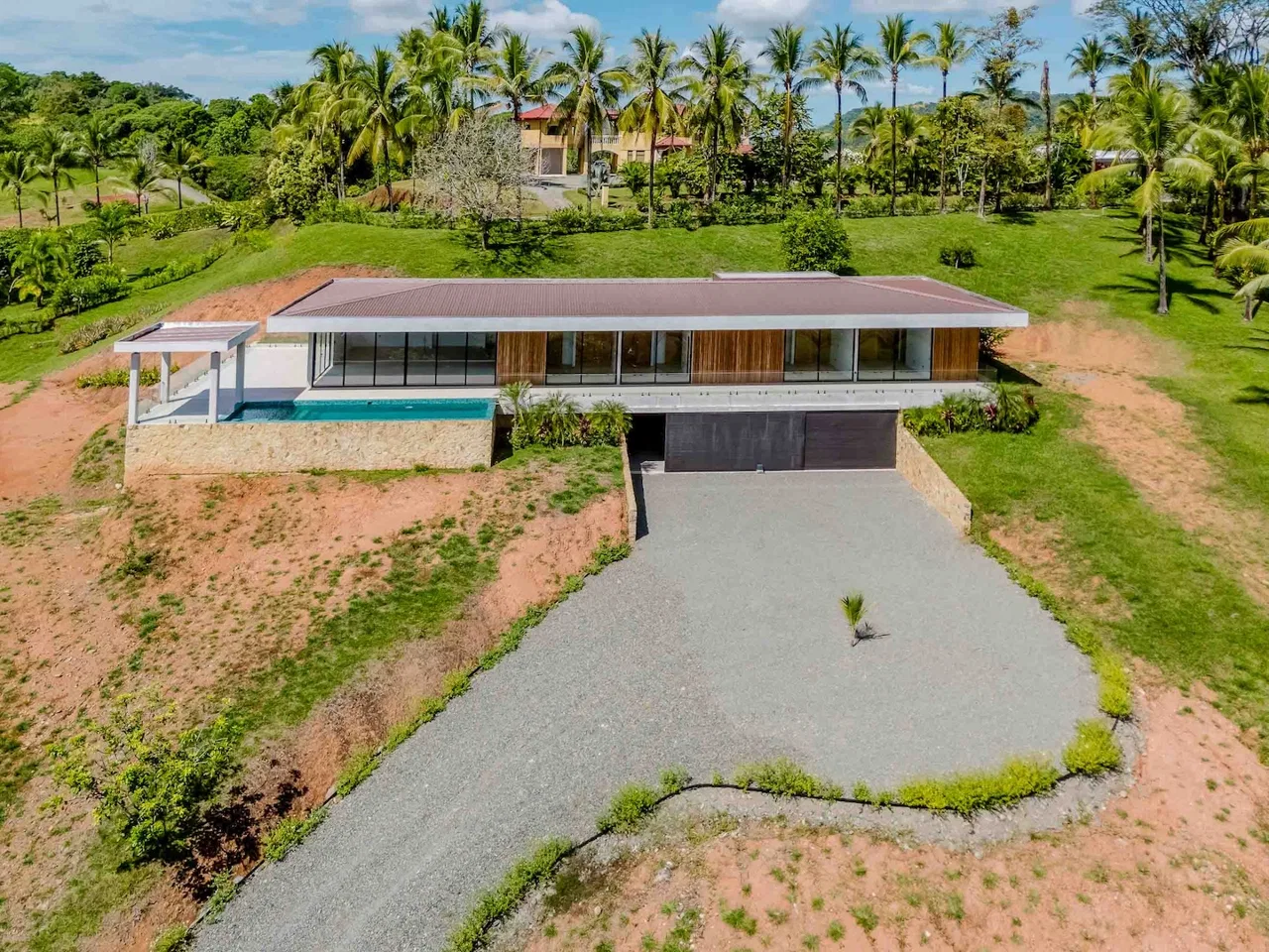 LUXURY PROPERTY WITH FOUR BEDROOMS IN A GATED COMMUNITY, IN GALLEGA NARANJITO – 3.1 ACRES