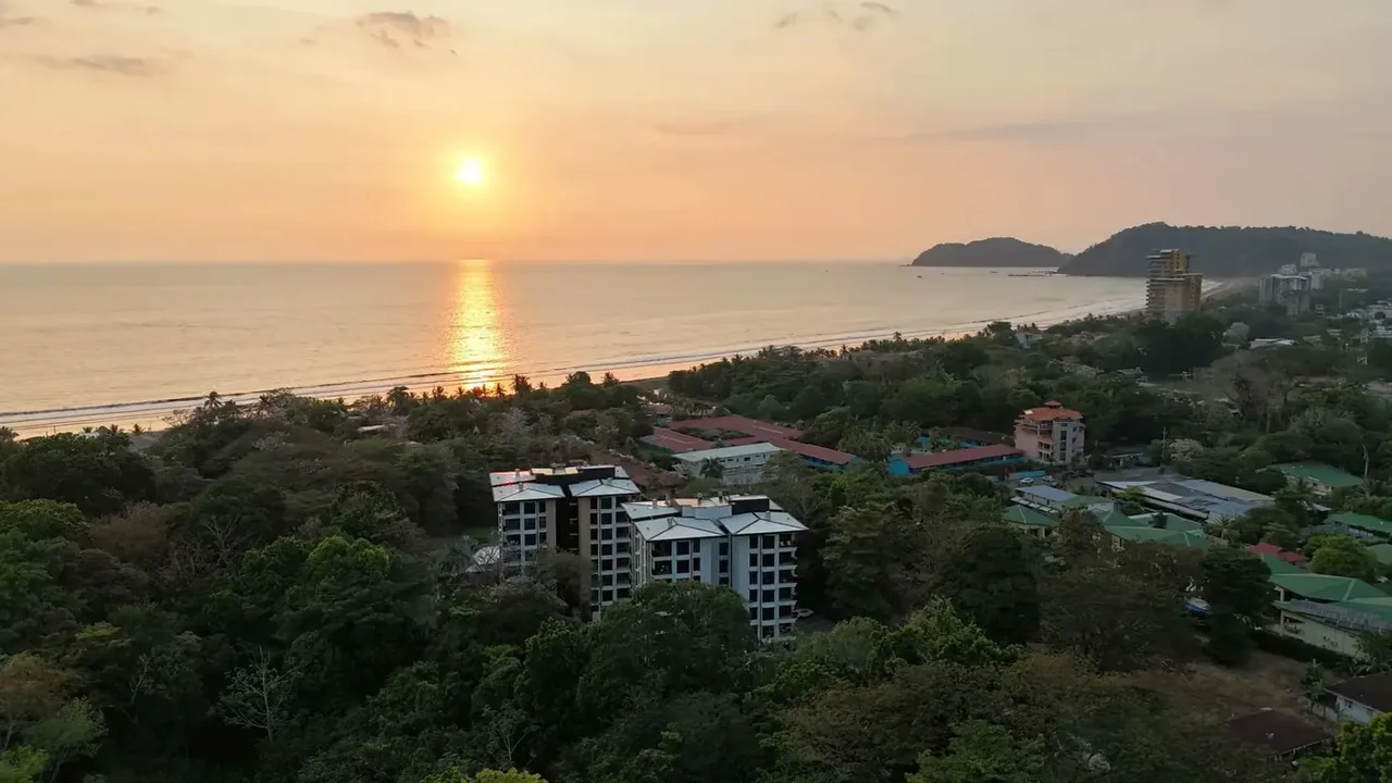 Discover your dream in paradise with this exceptional 2-bedroom, pre-sale apartment, located in the prestigious Ciudad del Mar Condominium, a modern gated community in Jacó, ..., photo 2