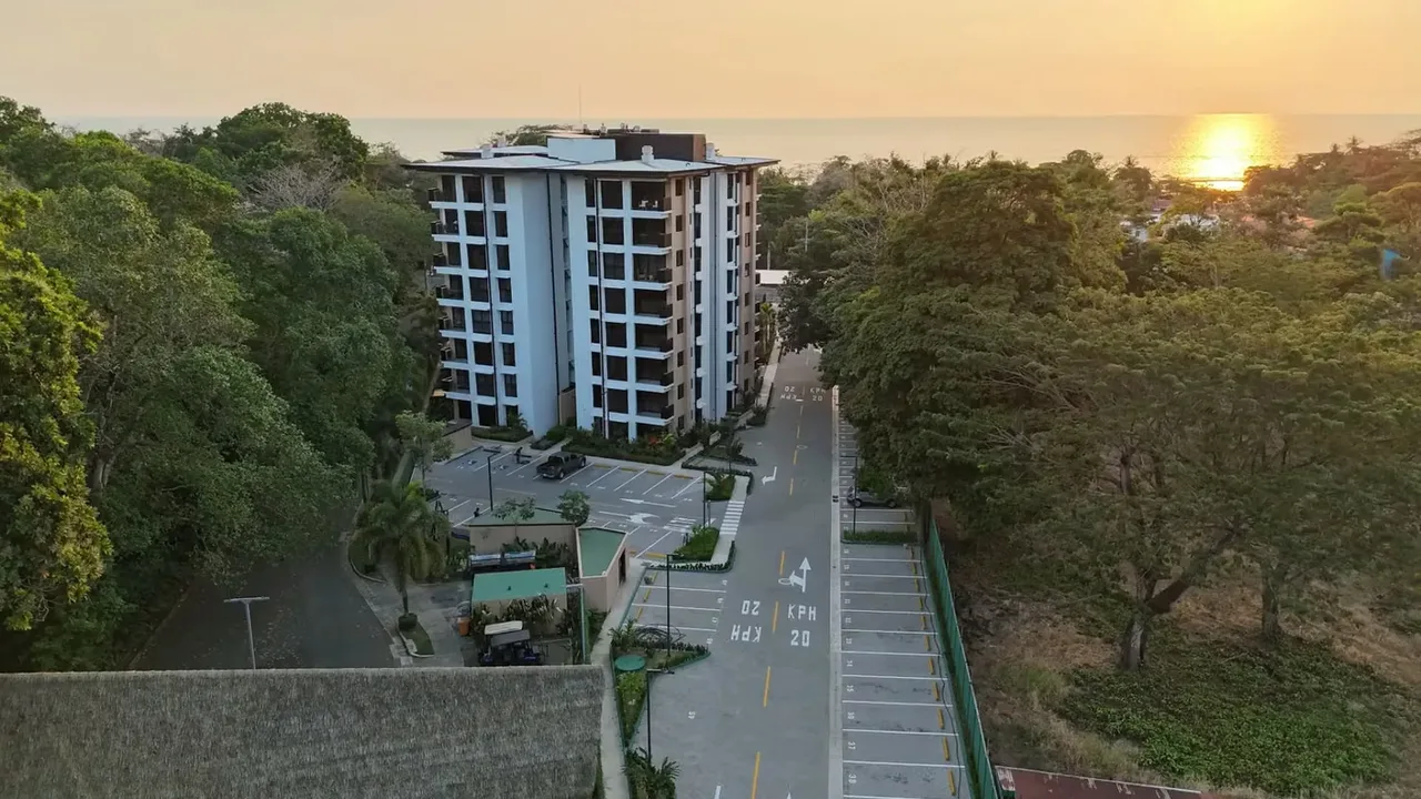 Discover your dream in paradise with this exceptional 2-bedroom, pre-sale apartment, located in the prestigious Ciudad del Mar Condominium, a modern gated community in Jacó, ..., photo 5