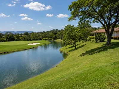 Golf Front: Hacienda Greens
