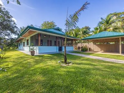 Casa Tortuga | Nueva casa a solo 3 minutos a pie de Playa Matapalo