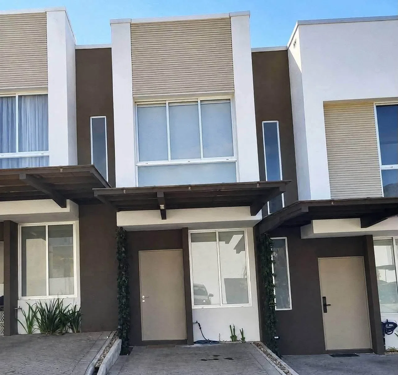 Alquiler de Casa Amoblada en Condominio Vistas Santa Ana