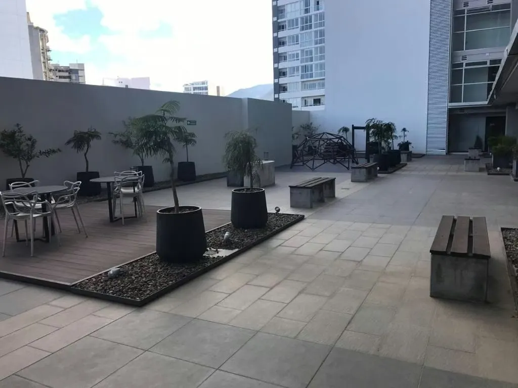 Apartamento de 2 habitaciones, 2 baños, 1 parqueo, amueblado, excelentes amenidades, Gym, piscina, salón multiuso, seguridad 24/7