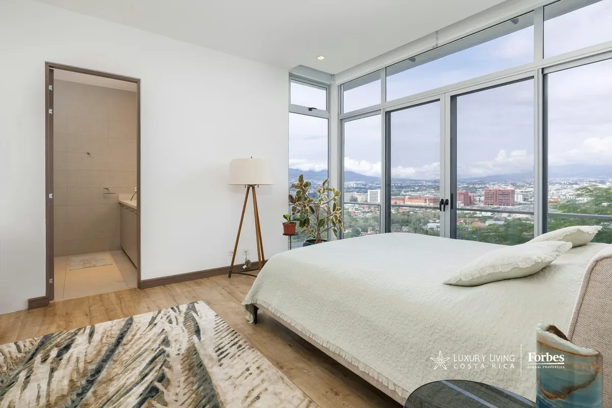 21453 - Contemporary Apartment, 2 bedrooms + maid's quarters for sale, photo 2