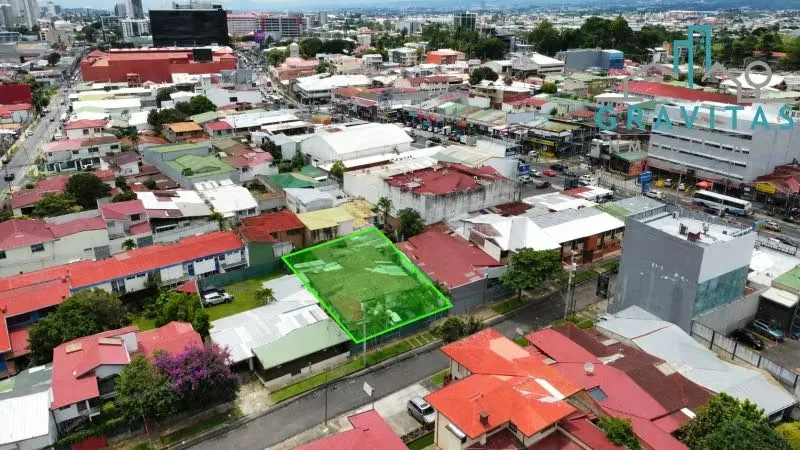 Se vende edificio con 6 apartamentos ubicado a 75 m de la Calle Principal de San Pedro de Montes de Oca. Ideal para comercio, vivienda o inversión.