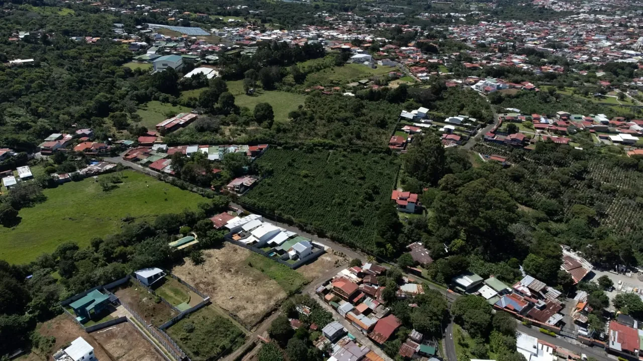 Oportunidad única de adquirir uno de estos 3 amplios lotes de 1.300 m² aprox cada uno, ubicados en San Rafael de Heredia, una de las zonas residenciales de mayor plusvalía y calidad ..., photo 11