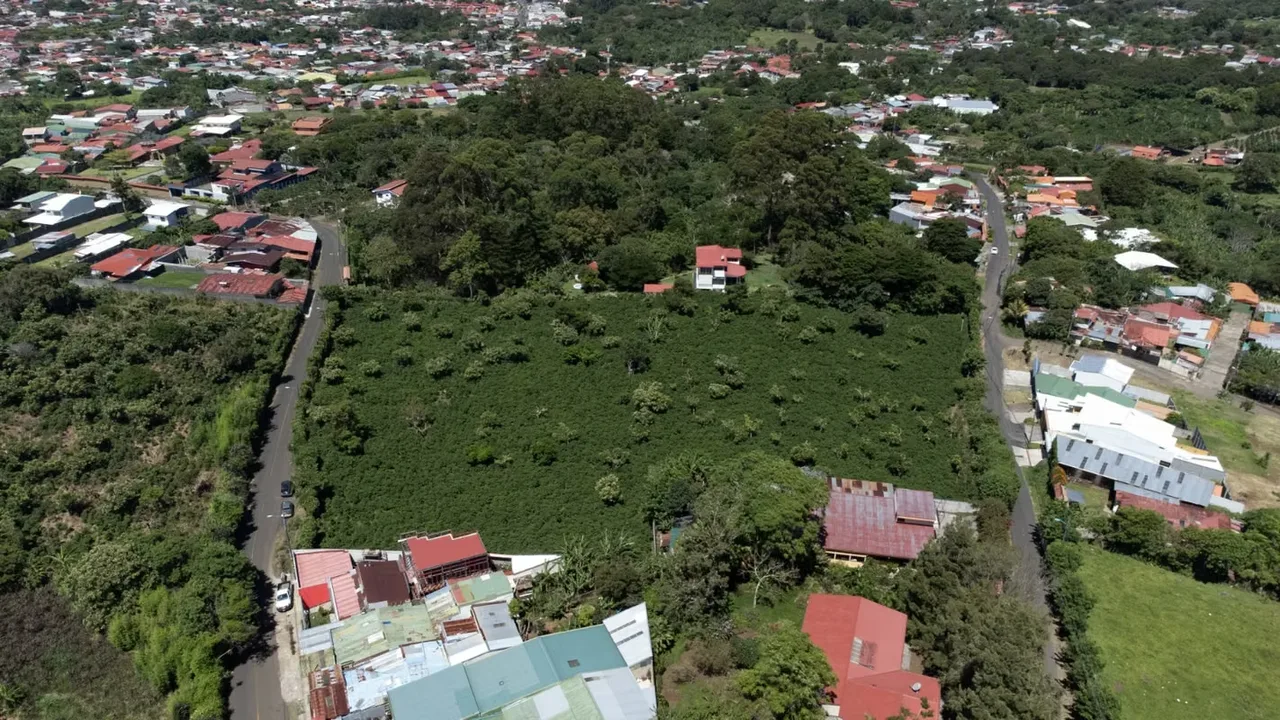 Oportunidad única de adquirir uno de estos 3 amplios lotes de 1.300 m² aprox cada uno, ubicados en San Rafael de Heredia, una de las zonas residenciales de mayor plusvalía y calidad ..., photo 5
