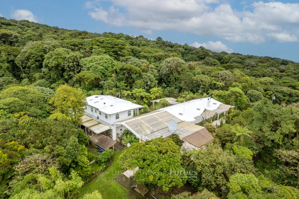 21 hectares on Route 32 with luxury house - Botakina Estate