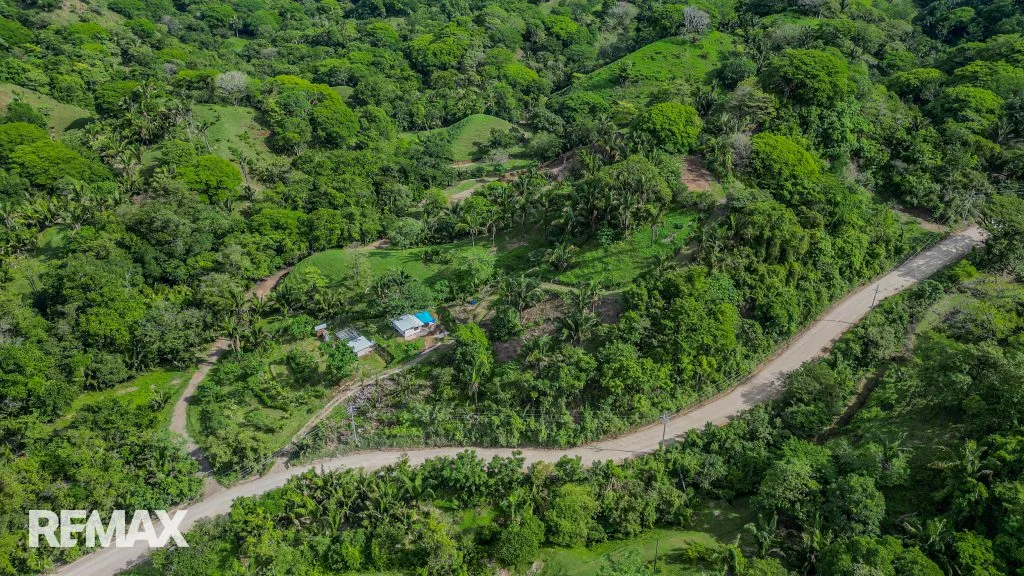 High-Visibility 1.02-Hectare Lot with 1-Bed Casita | San Fernando