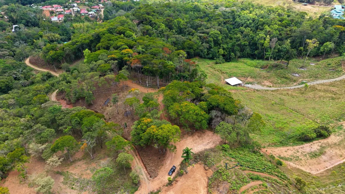 SE VENDE LOTE RESIDENCIAL EN LA MONTAÑA CON HERMOSAS VISTAS EN QUEBRADAS - Venta en Pérez Zeledón, photo 3