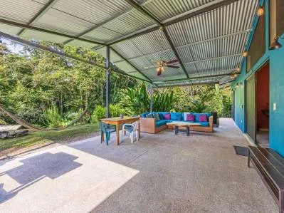 Refugio tropical: 7 acres de terreno aislado a orillas del río con una casa de 3 dormitorios, photo 2