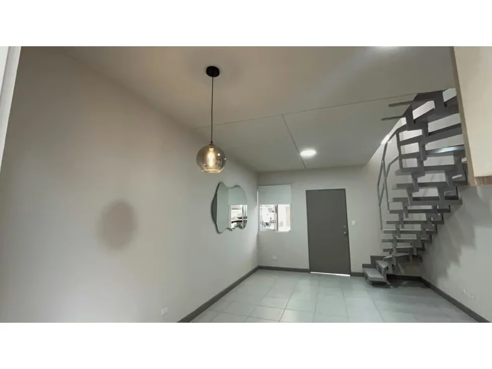 Se alquila casa en condominio en Desamparados de dos niveles, diseñada para quienes buscan distinción, confort y seguridad. Casa completamente moderna, con acabados de ...
