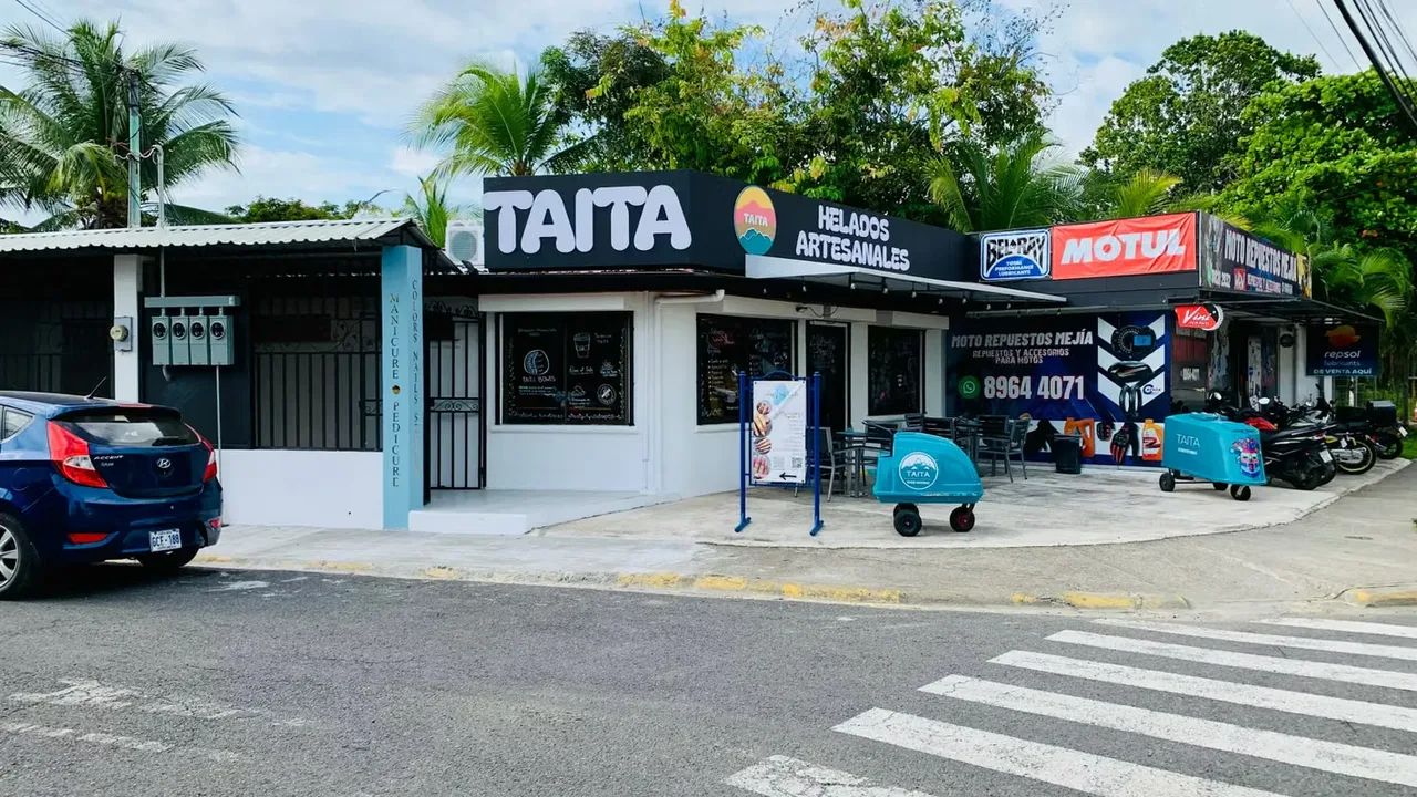 Presenting one of the most attractive investment opportunities currently available in Jacó: a fully operational corner ...