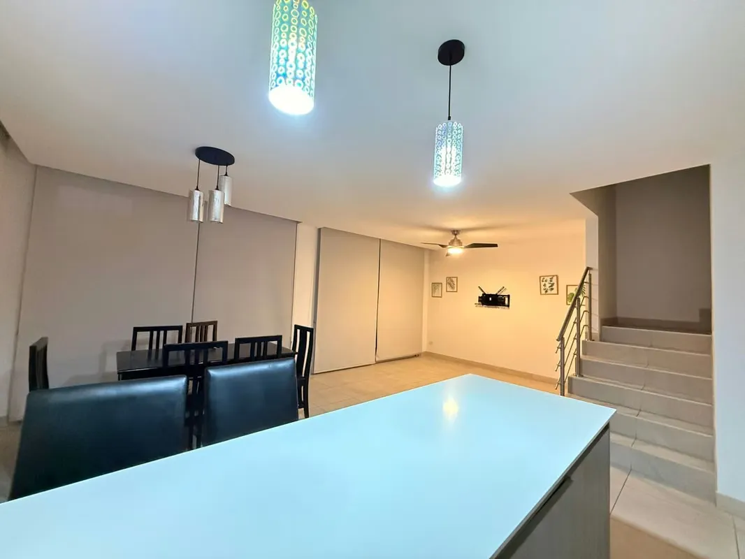 Viví en uno de los condominios más modernos, completos y exclusivos de Lindora. Ubicada en Etapa 3, esta casa completamente nueva combina diseño contemporáneo, privacidad y acceso a ...