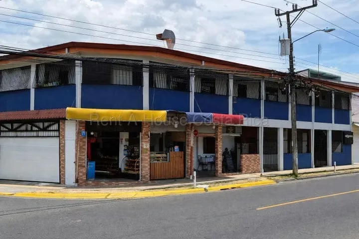 Se presenta una exclusiva oportunidad de inversión en San Pablo de Heredia, un edificio comercial-residencial que garantiza un flujo de caja inmediato y una excelente proyección de ...