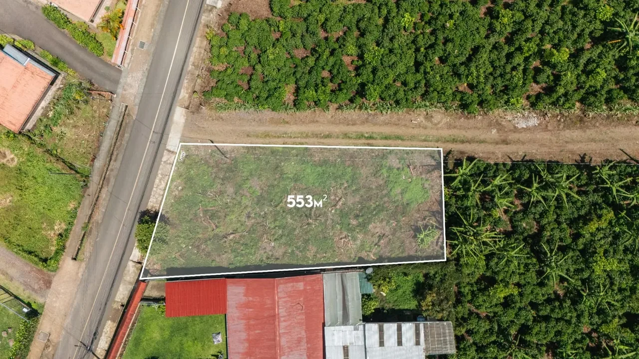 Just 1 km from Santa María de Dota Park, this 553 m² lot offers two particularly practical advantages: a completely flat topography and a location close to downtown, while still ...