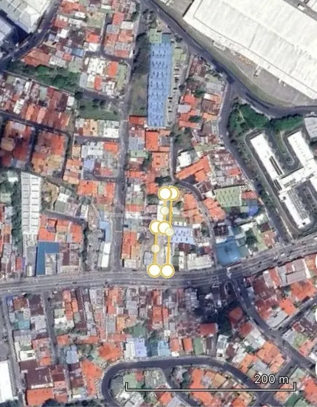 Venta de Lote sobre calle principal en San Francisco de Dos Ríos. Cuenta con uso de suelo mixto. Compuesto por dos lotes, uno de 300,62m2, y otro de 630m2 para un total de 930.62m2. ...