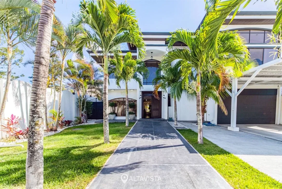 Venta y Alquiler en Residencial La Caraña