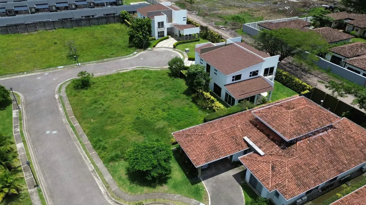 LOTES EN VENTA. DESDE 623 m2. CONDOMINIO EXCLUSIVO., photo 2