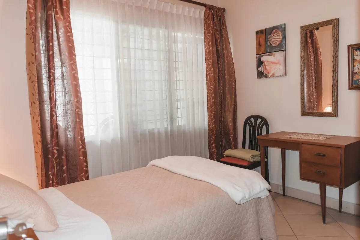 Fully furnished and equipped 5 bedroom, 3 bathroom home for family in Los Yoses neighborhood. Washer and ..., photo 7