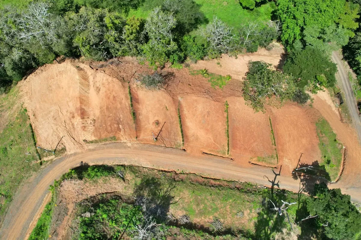 These two residential lots offer a unique opportunity to build in a completely natural environment, surrounded by mature vegetation and a serene atmosphere—ideal for a vacation home ..., photo 3