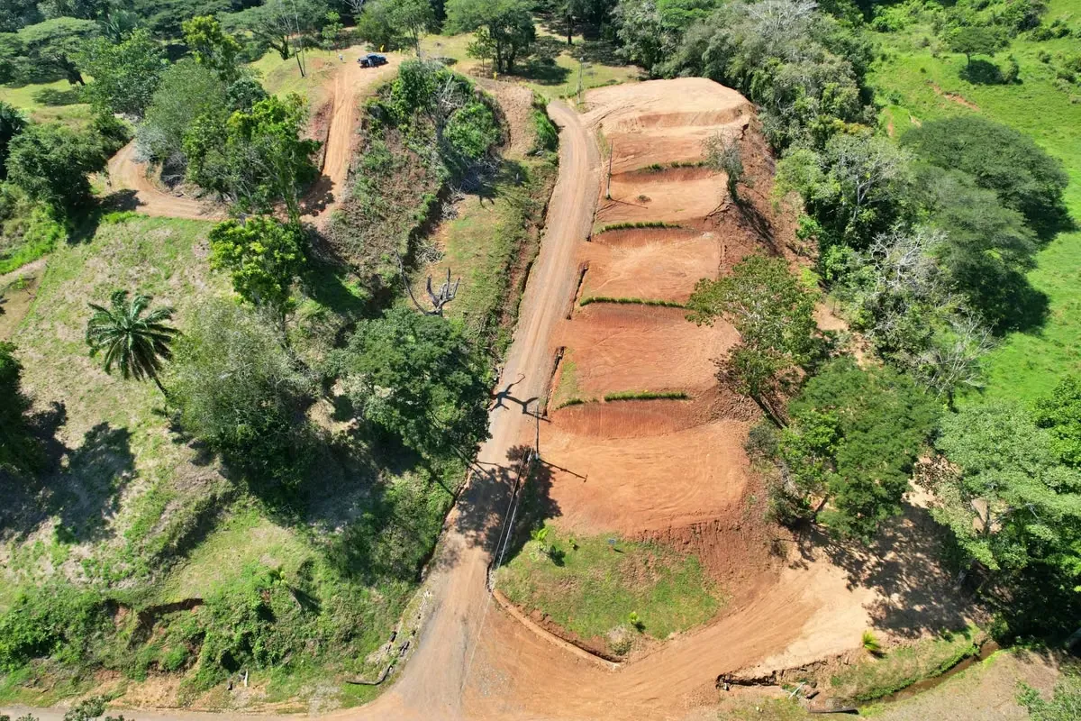 These two residential lots offer a unique opportunity to build in a completely natural environment, surrounded by mature vegetation and a serene atmosphere—ideal for a vacation home ..., photo 4