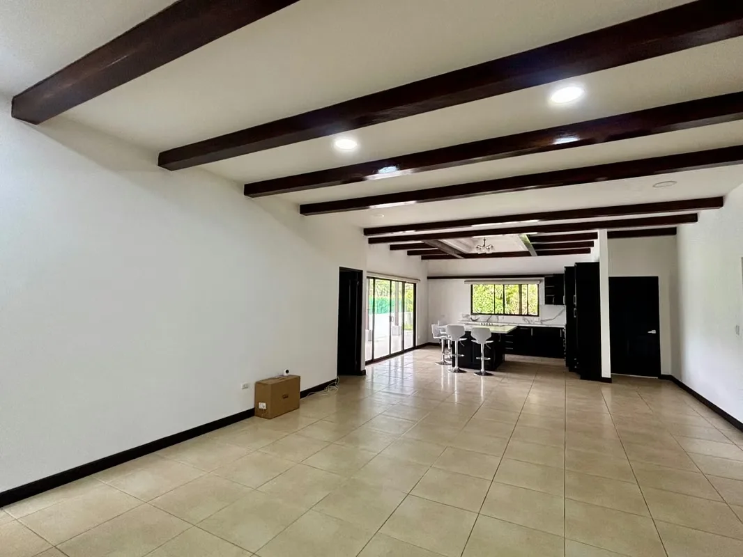 Hermosa casa de una planta, con agradables espacios, en Condominio Ubicado en Hacienda Los Reyes., photo 3