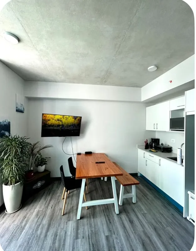 Apartamento tipo estudio completamente amueblado en Secrt Sabana, con excelente ubicación y acceso a múltiples amenidades.