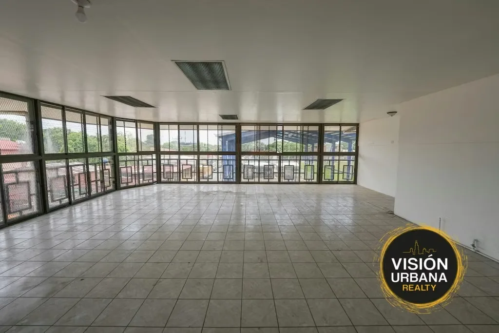 Three-story commercial building located across from the Esparza Centro sports complex. It has a 253.93 m² lot and a 450 m² building distributed into three 150 m² units, ..., photo 11