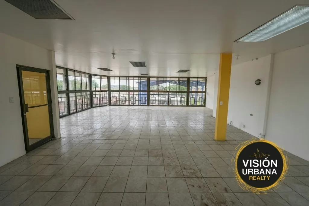 Three-story commercial building located across from the Esparza Centro sports complex. It has a 253.93 m² lot and a 450 m² building distributed into three 150 m² units, ..., photo 12