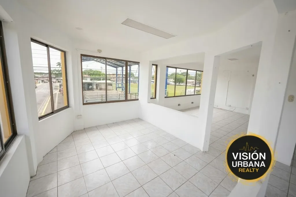 Three-story commercial building located across from the Esparza Centro sports complex. It has a 253.93 m² lot and a 450 m² building distributed into three 150 m² units, ..., photo 3