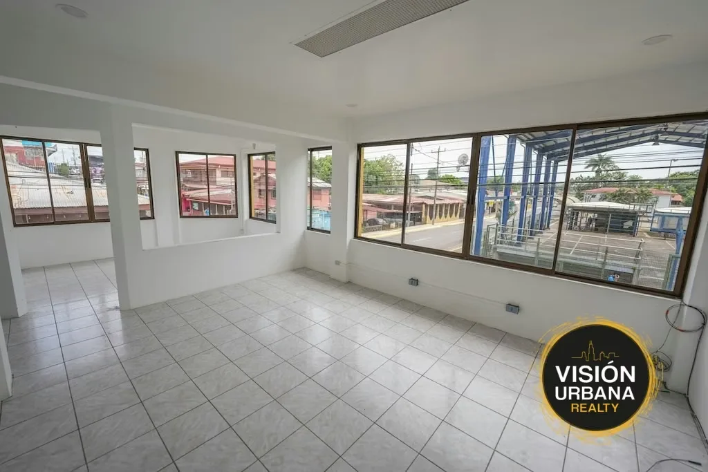 Three-story commercial building located across from the Esparza Centro sports complex. It has a 253.93 m² lot and a 450 m² building distributed into three 150 m² units, ..., photo 4