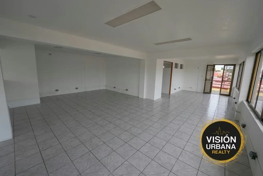 Three-story commercial building located across from the Esparza Centro sports complex. It has a 253.93 m² lot and a 450 m² building distributed into three 150 m² units, ..., photo 5