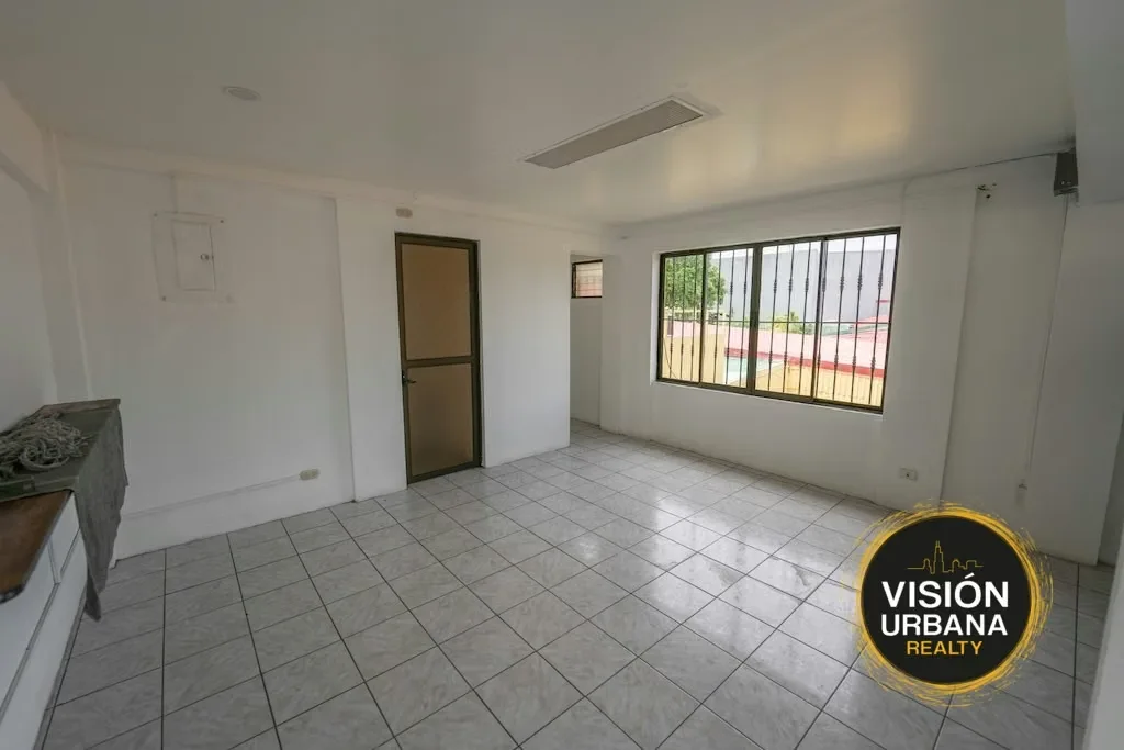 Three-story commercial building located across from the Esparza Centro sports complex. It has a 253.93 m² lot and a 450 m² building distributed into three 150 m² units, ..., photo 6