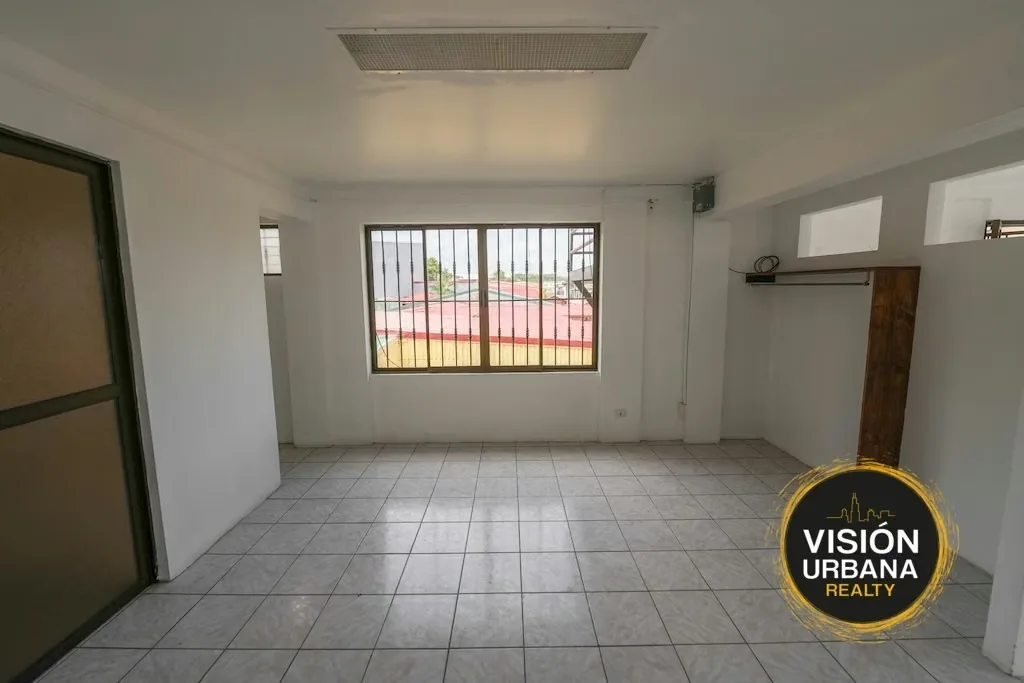 Three-story commercial building located across from the Esparza Centro sports complex. It has a 253.93 m² lot and a 450 m² building distributed into three 150 m² units, ..., photo 7