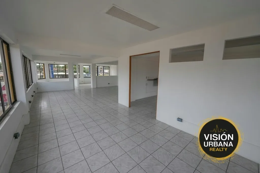 Three-story commercial building located across from the Esparza Centro sports complex. It has a 253.93 m² lot and a 450 m² building distributed into three 150 m² units, ..., photo 8