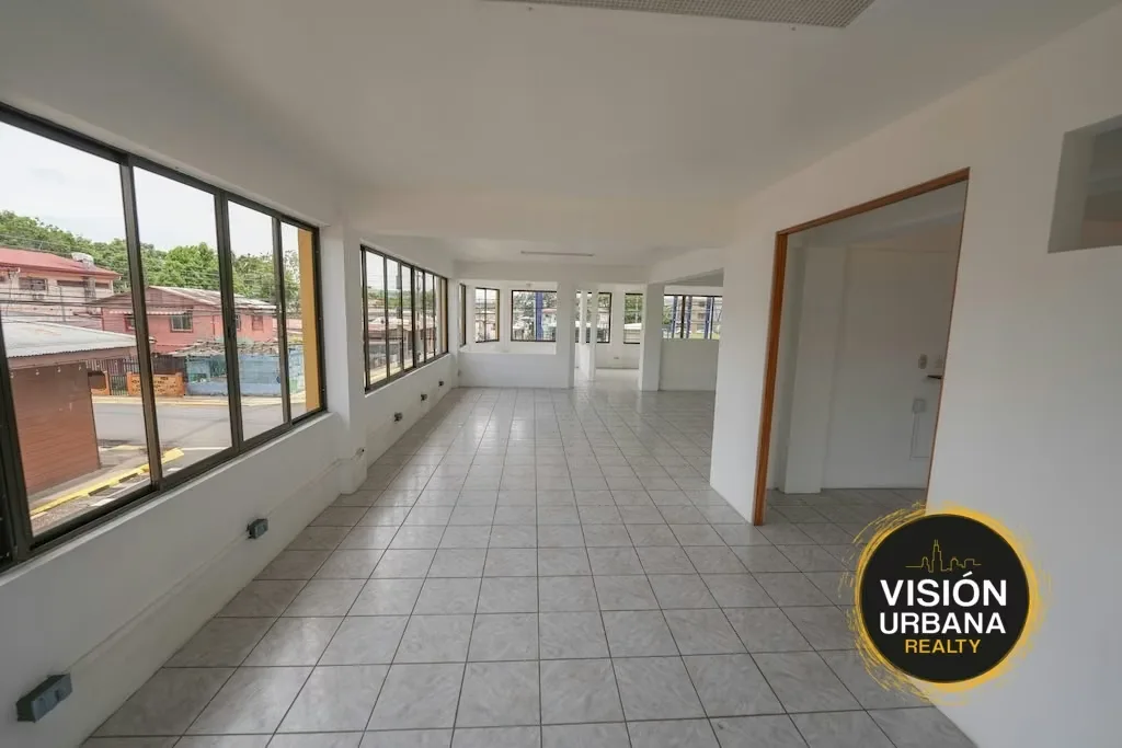 Three-story commercial building located across from the Esparza Centro sports complex. It has a 253.93 m² lot and a 450 m² building distributed into three 150 m² units, ..., photo 9