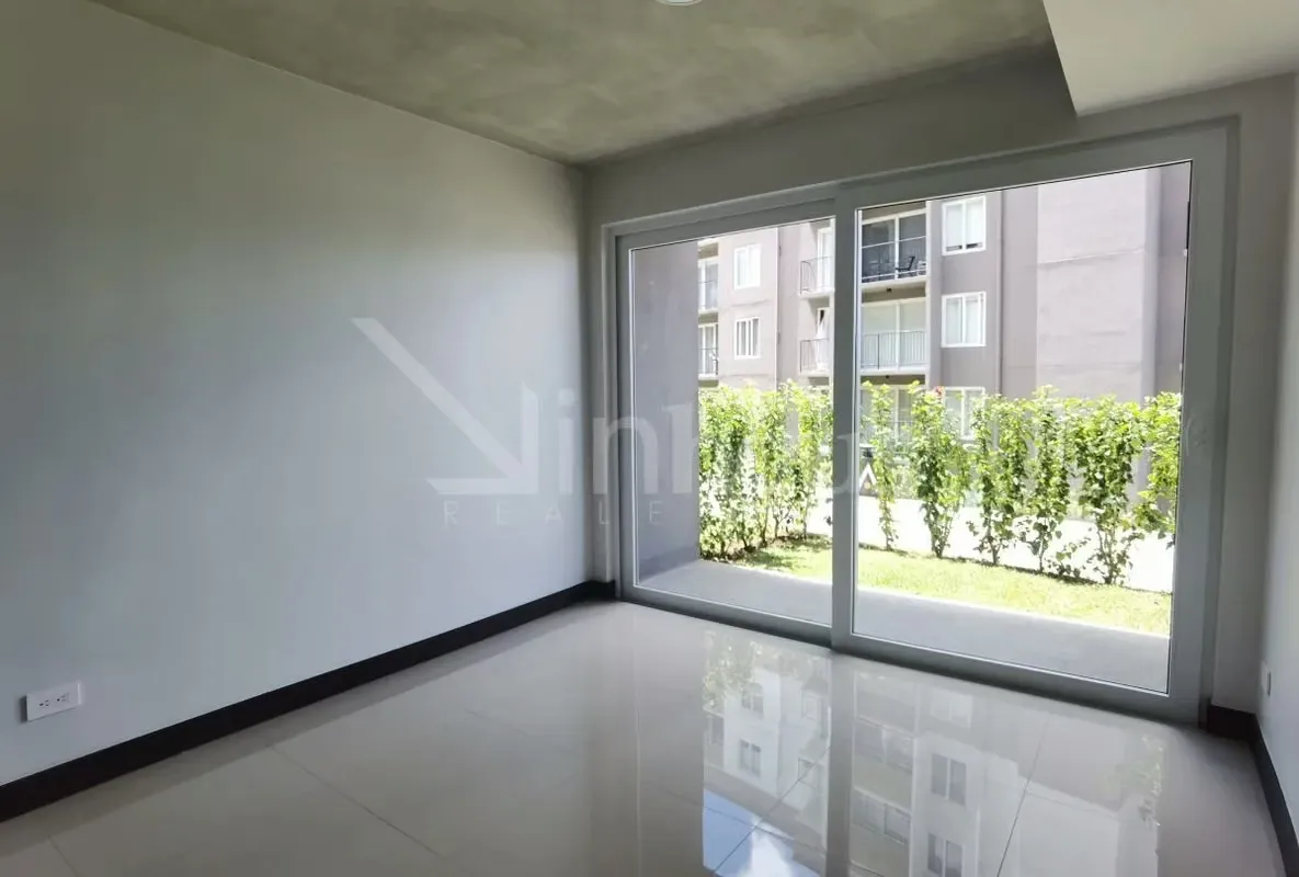 Se vende hermoso apartamento ideal para familias, con excelente distribución y amenidades pensadas para el confort. La propiedad cuenta con tres amplias habitaciones, dos baños ..., photo 3