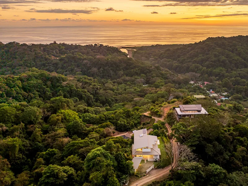 4 Bed Single Family Homes For Sale in Dominical, photo 3