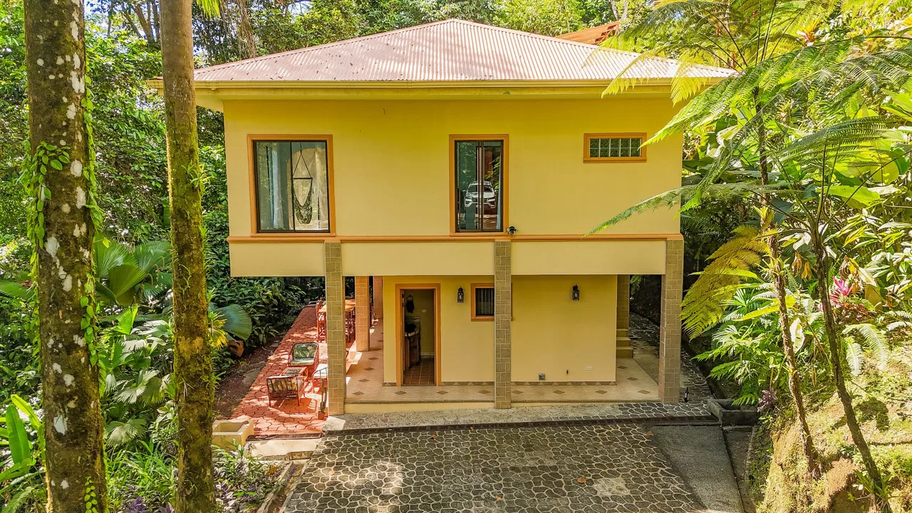 PROPERTY WITH TWO FLOOR AND THREE BEDROOM WITH JUNGLE VIEWS, IN OJOCHAL – 3.5 ACRES