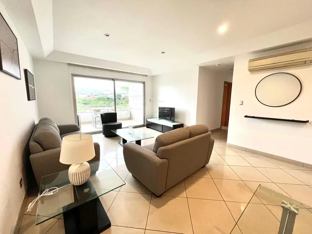 Alquiler de apartamento en Condominio ubicado en San Rafael de Escazú.