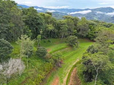 PROPIEDAD CON ESPECTACULAR VISTA A LA MONTAÑA Y VISTA PARCIAL AL ​​MAR