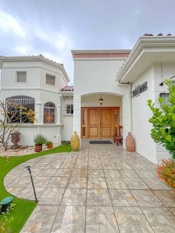En Venta Casa Independiente amplia y acogedora de 1 Planta en Trejos Montealegre, Escazú, photo 2