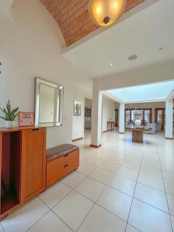 En Venta Casa Independiente amplia y acogedora de 1 Planta en Trejos Montealegre, Escazú, photo 5