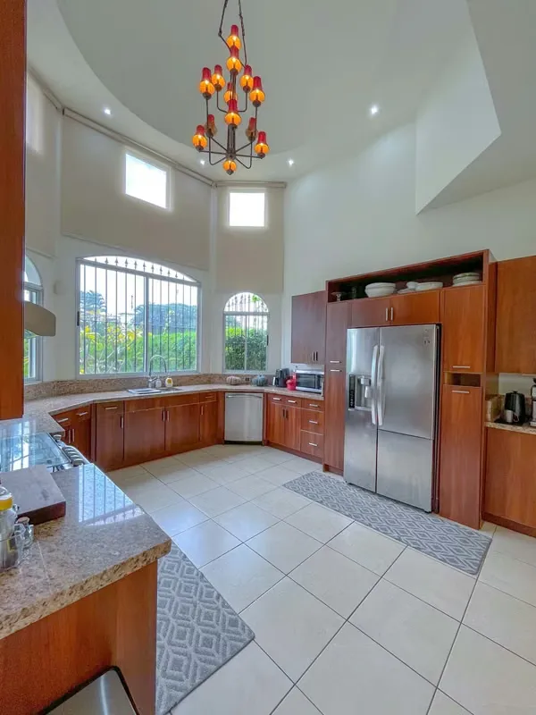 En Venta Casa Independiente amplia y acogedora de 1 Planta en Trejos Montealegre, Escazú, photo 6