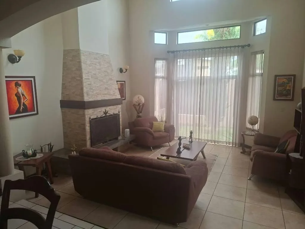 Se Vende linda casa Granadilla de Curridabat, en residencial cerrado, tranquilo, con seguridad 24/7., photo 4