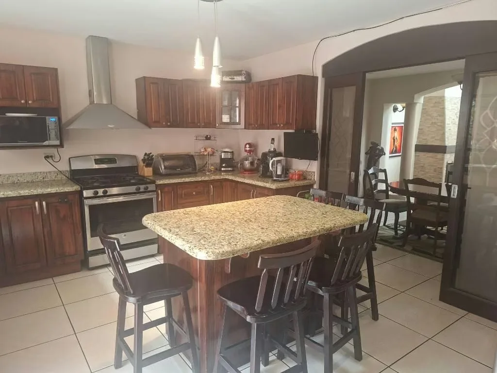 Se Vende linda casa Granadilla de Curridabat, en residencial cerrado, tranquilo, con seguridad 24/7., photo 7