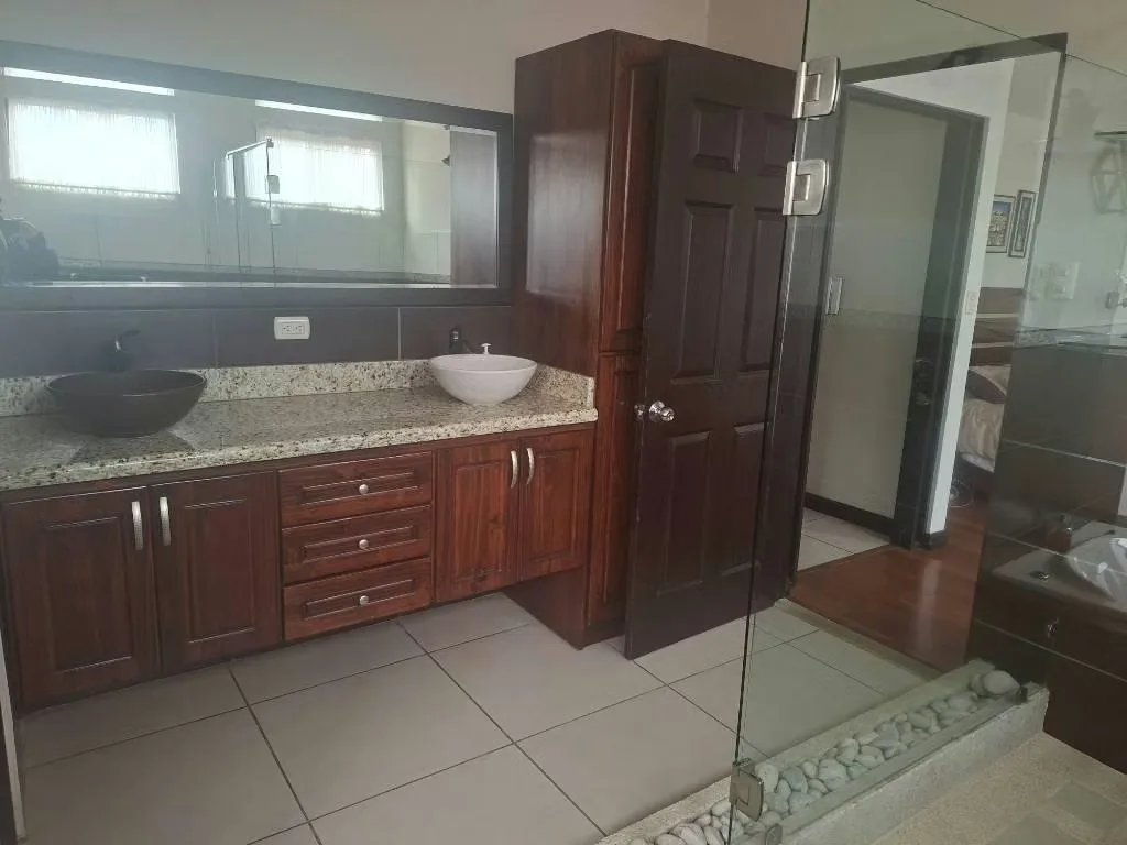 Se Vende linda casa Granadilla de Curridabat, en residencial cerrado, tranquilo, con seguridad 24/7., photo 8