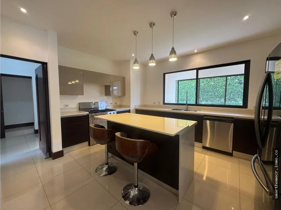 ALQUILER DE CASA EN LOMAS DEL VALLE*